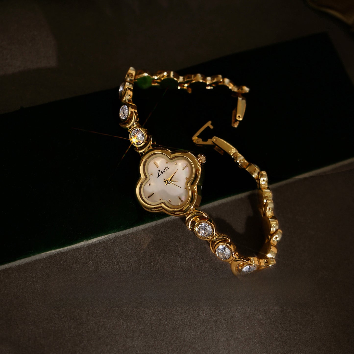 Four-Leaf Clover Diamond Bracelet Watch Women